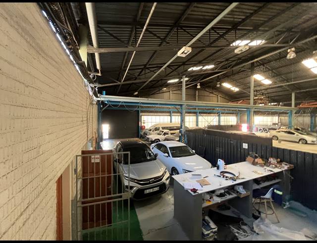 950M² WAREHOUSE TO LET IN EASTLEIGH